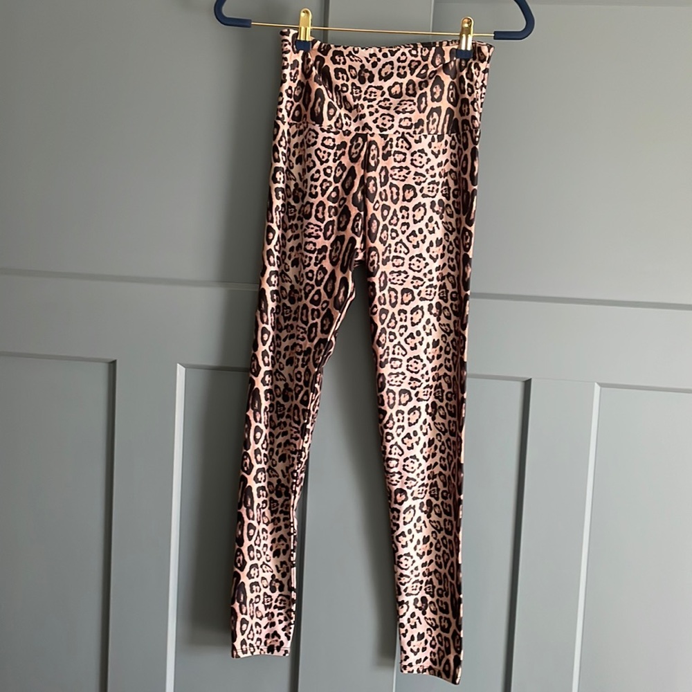 Onzie leopard print leggings